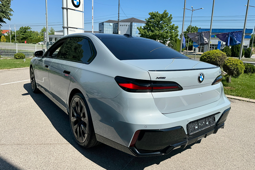 Mitic Ads Landing page_Posebna ponuda BMW 7_2_6